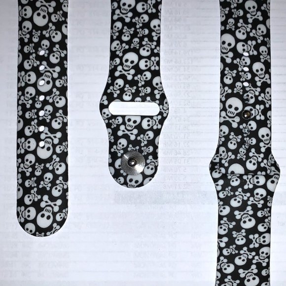 NEW SKULL PRINT 42/44/45 mm SILICONE APPLE WATCH STRAP - Picture 1 of 2